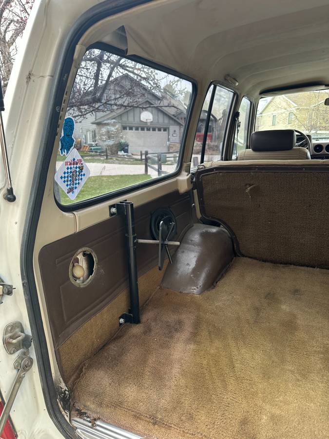 Toyota-land-cruiser-1983-white-8