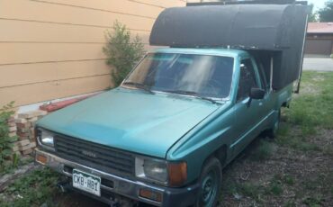 Toyota-pick-up-truck-1985-custom-1