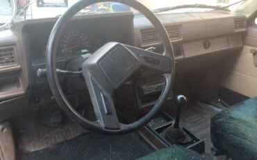 Toyota-pick-up-truck-1985-custom-2