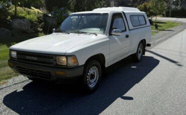 Toyota-pickup-1989-white-1