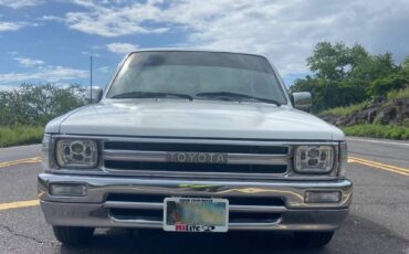 Toyota-pickup-1989-white-1