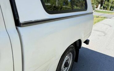 Toyota-pickup-1989-white-10