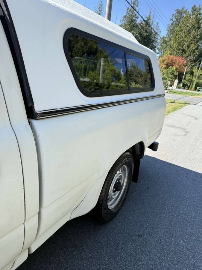 Toyota-pickup-1989-white-10