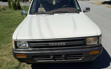 Toyota-pickup-1989-white