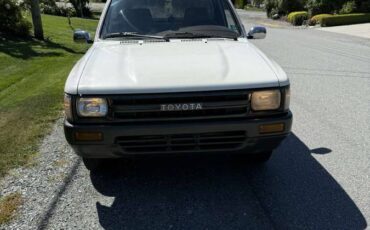Toyota-pickup-1989-white-11