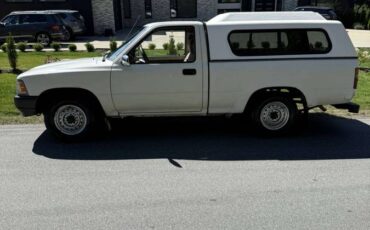 Toyota-pickup-1989-white-19