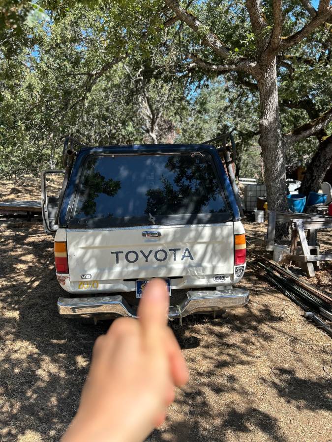 Toyota-pickup-1989-white-2