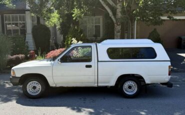 Toyota-pickup-1989-white-2