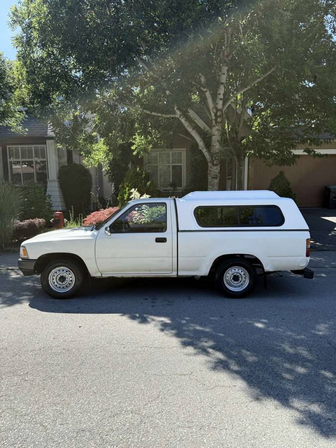 Toyota-pickup-1989-white-2
