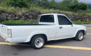 Toyota-pickup-1989-white-2