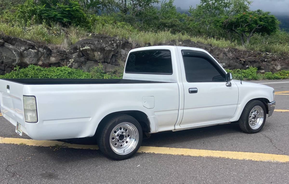 Toyota-pickup-1989-white-2