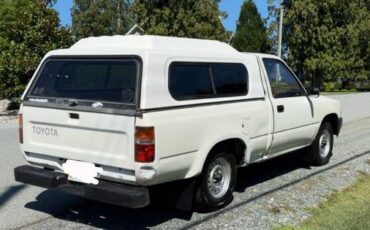 Toyota-pickup-1989-white-22
