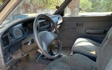 Toyota-pickup-1989-white-4