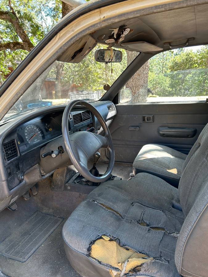 Toyota-pickup-1989-white-4