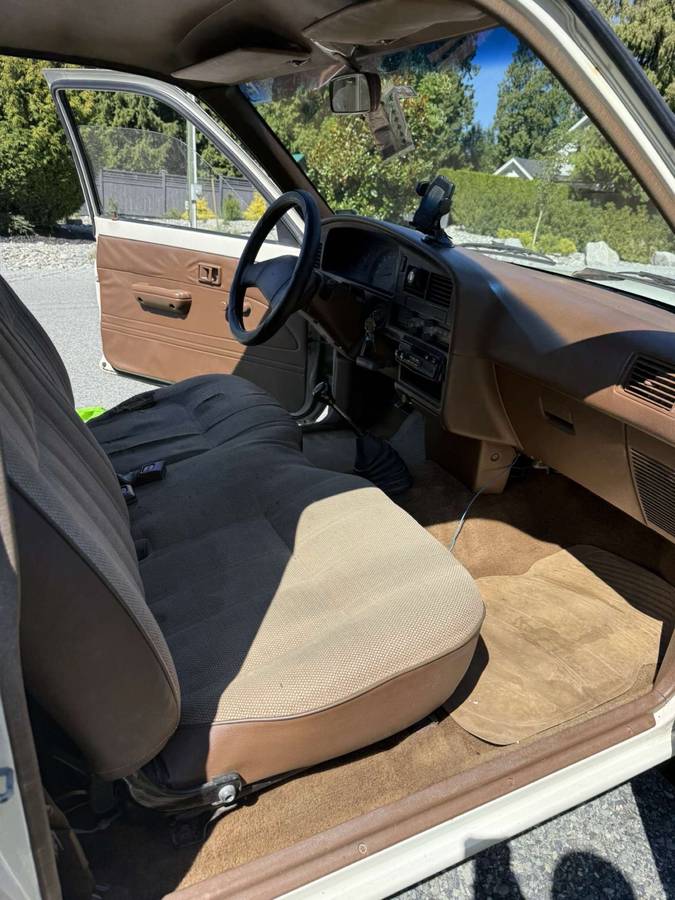 Toyota-pickup-1989-white-4