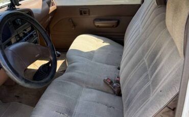 Toyota-pickup-1989-white-5