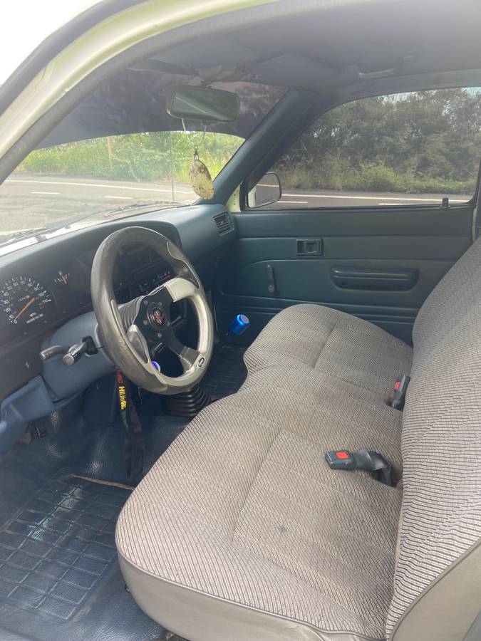 Toyota-pickup-1989-white-5