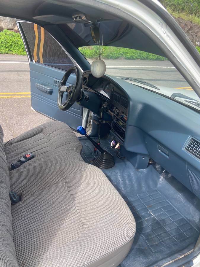 Toyota-pickup-1989-white-6
