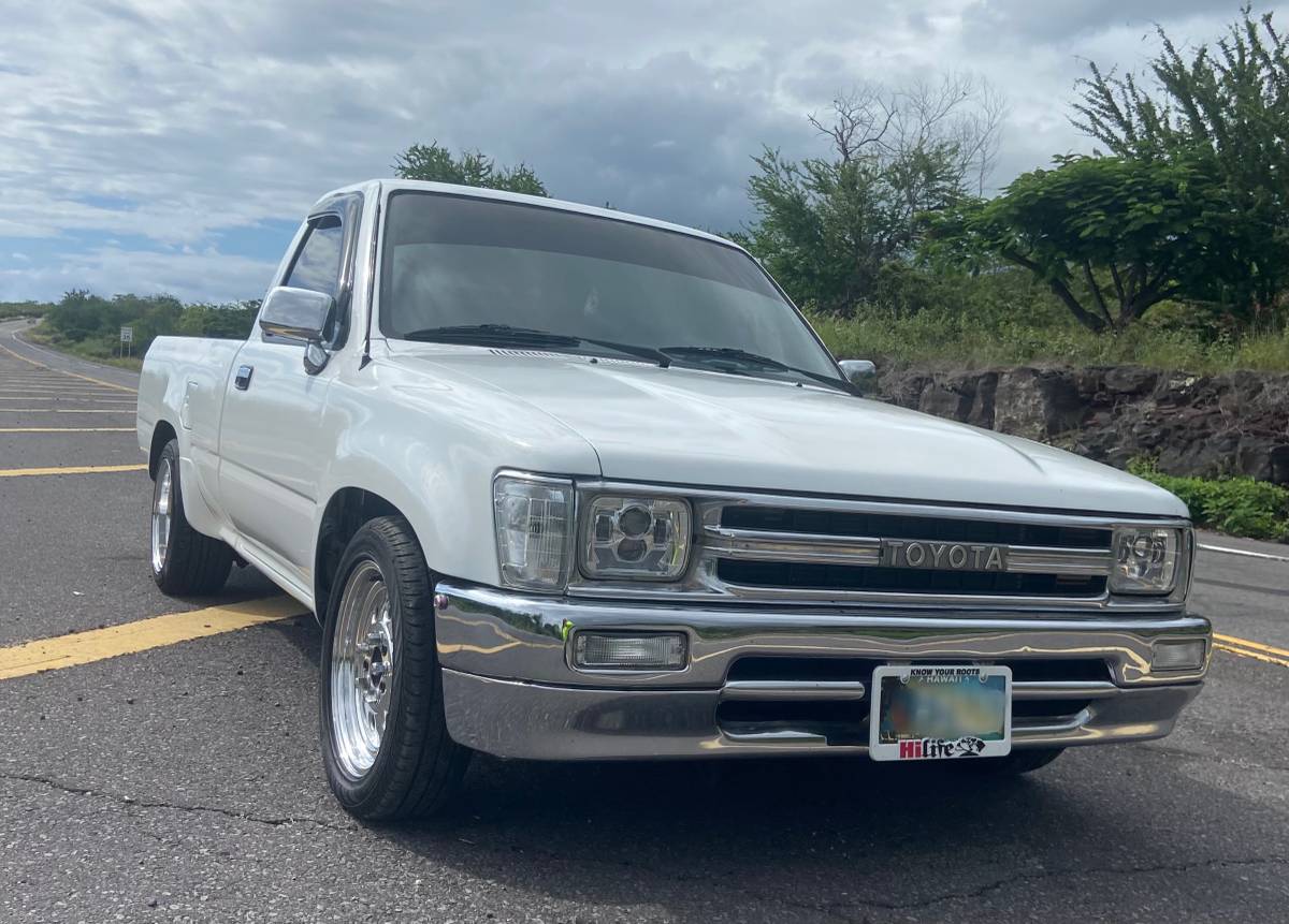 Toyota-pickup-1989-white