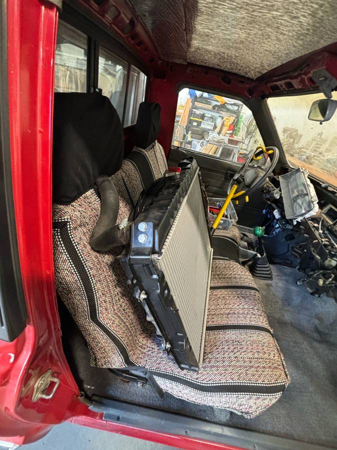 Toyota-pickup-4x4-1988-red-12