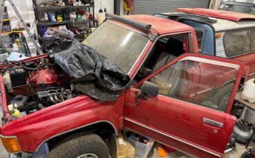 Toyota-pickup-4x4-1988-red-21