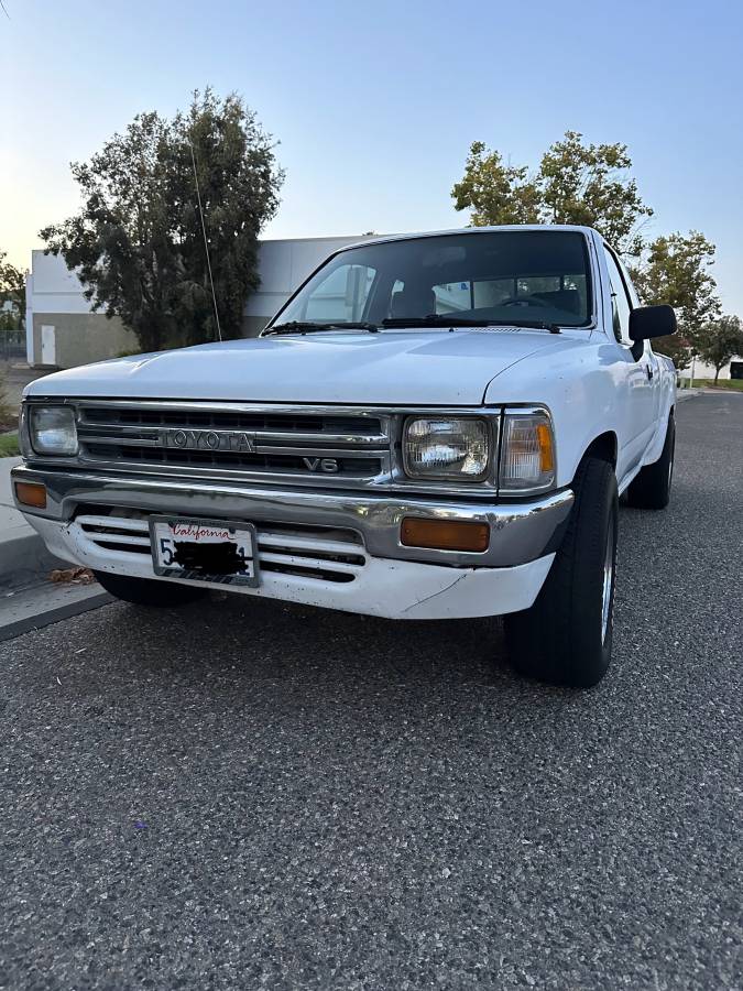 Toyota-pickup-truck-1989-white-1