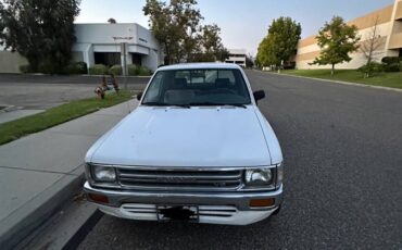 Toyota-pickup-truck-1989-white-12