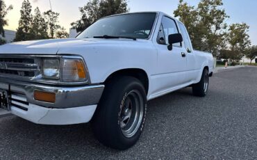 Toyota-pickup-truck-1989-white