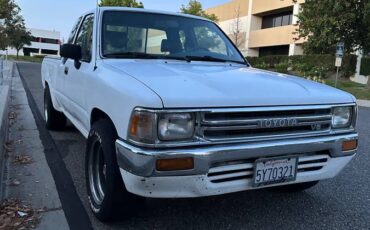 Toyota-pickup-truck-1989-white-4
