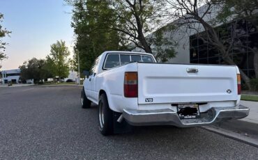 Toyota-pickup-truck-1989-white-6