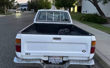 Toyota-pickup-truck-1989-white-7