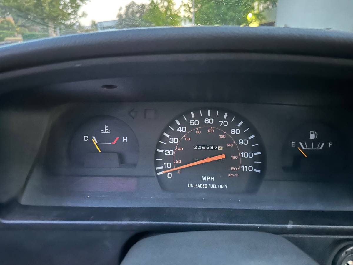 Toyota-pickup-truck-1989-white-9