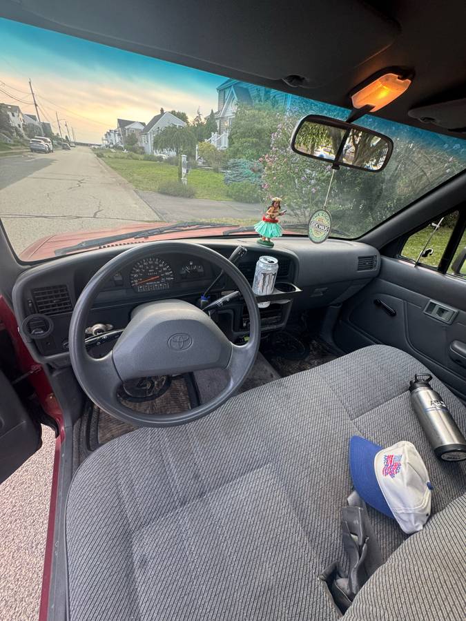 Toyota-pickup-truck-1995-red-2