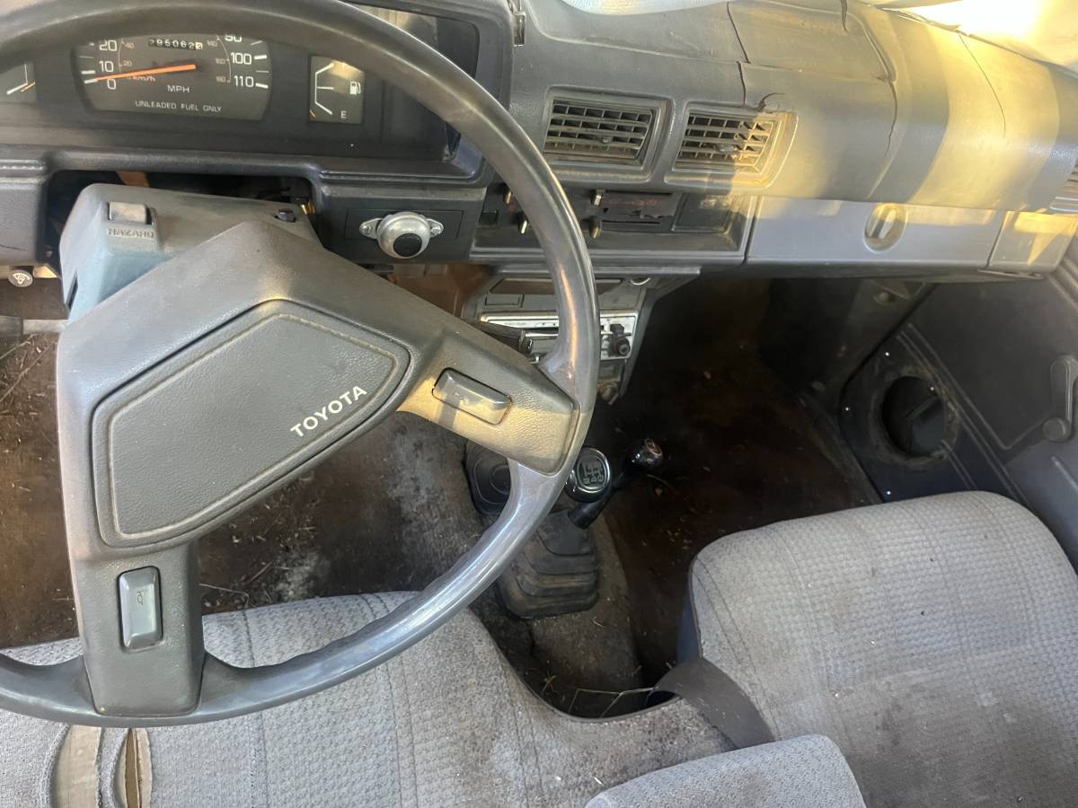 Toyota-tacoma-1988-4