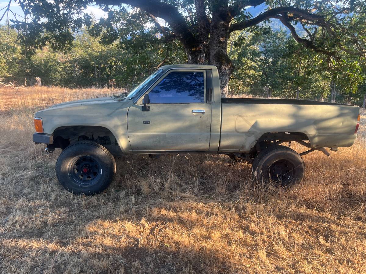 Toyota-tacoma-1988-5