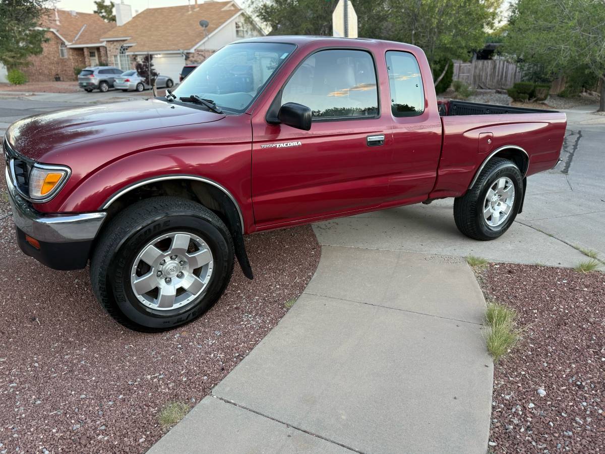 Toyota-tacoma-1995-red-1