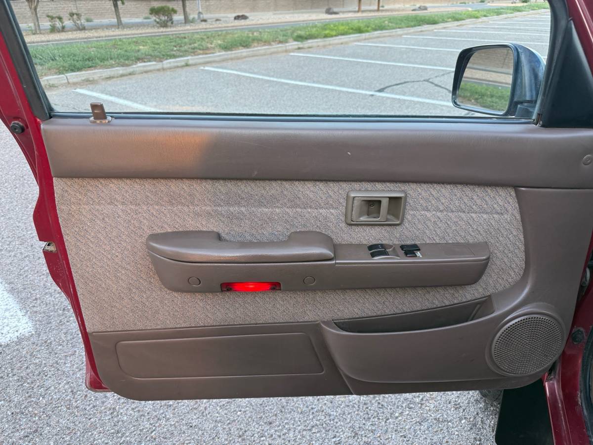 Toyota-tacoma-1995-red-7