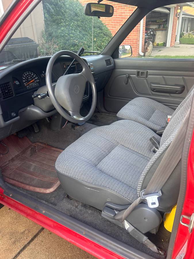 Toyota-truck-regular-cab-1992-red-14