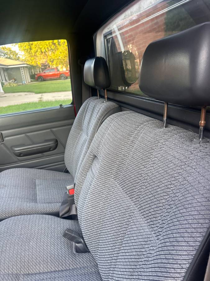 Toyota-truck-regular-cab-1992-red-15