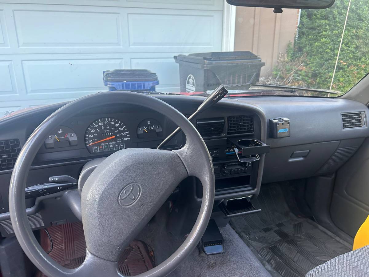 Toyota-truck-regular-cab-1992-red-19