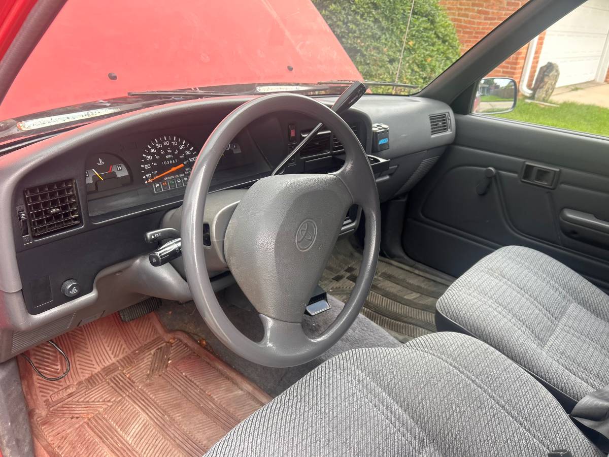 Toyota-truck-regular-cab-1992-red-9