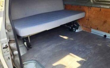 Toyota-van-1986-silver-1