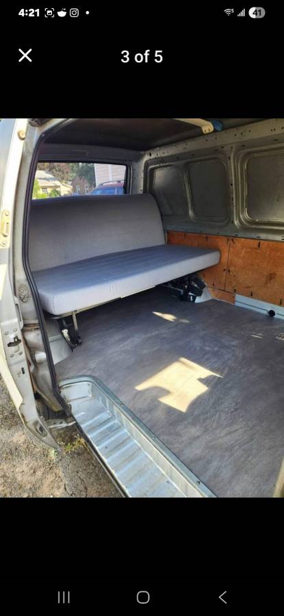 Toyota-van-1986-silver-1