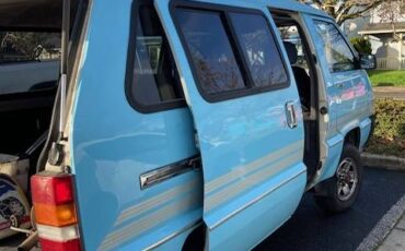 Toyota-van-1987-blue-1