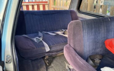 Toyota-van-1987-blue-10