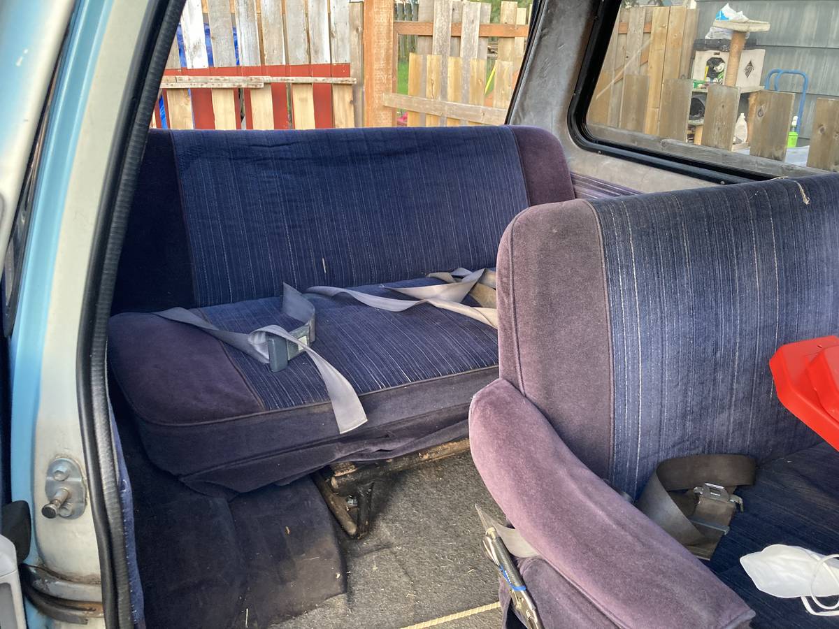 Toyota-van-1987-blue-10