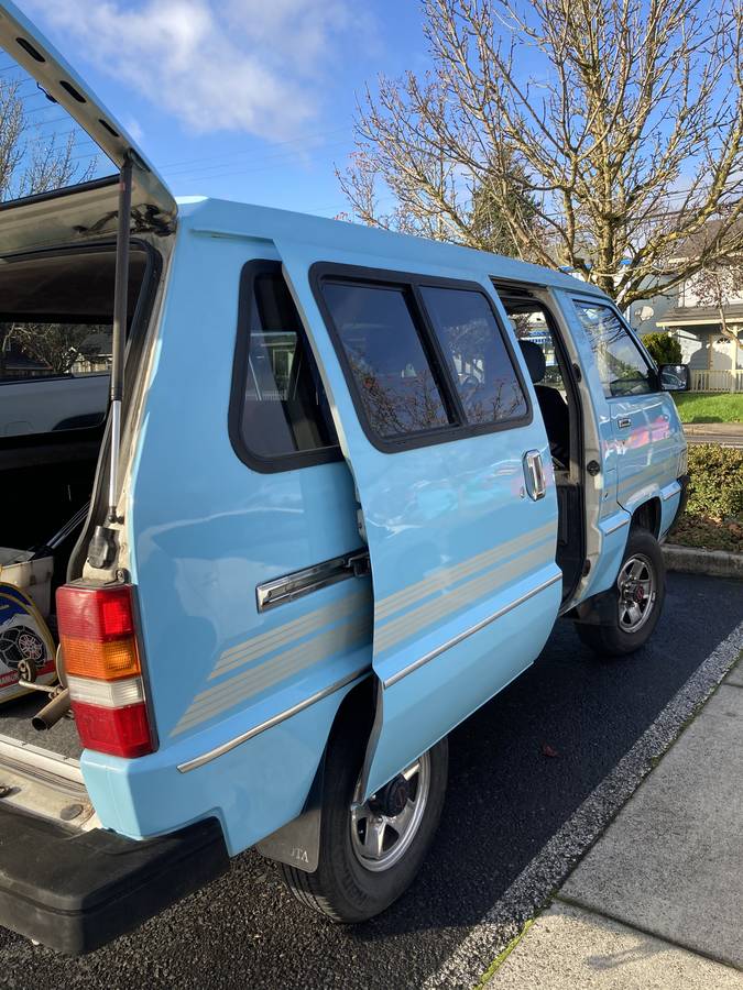 Toyota-van-1987-blue-12