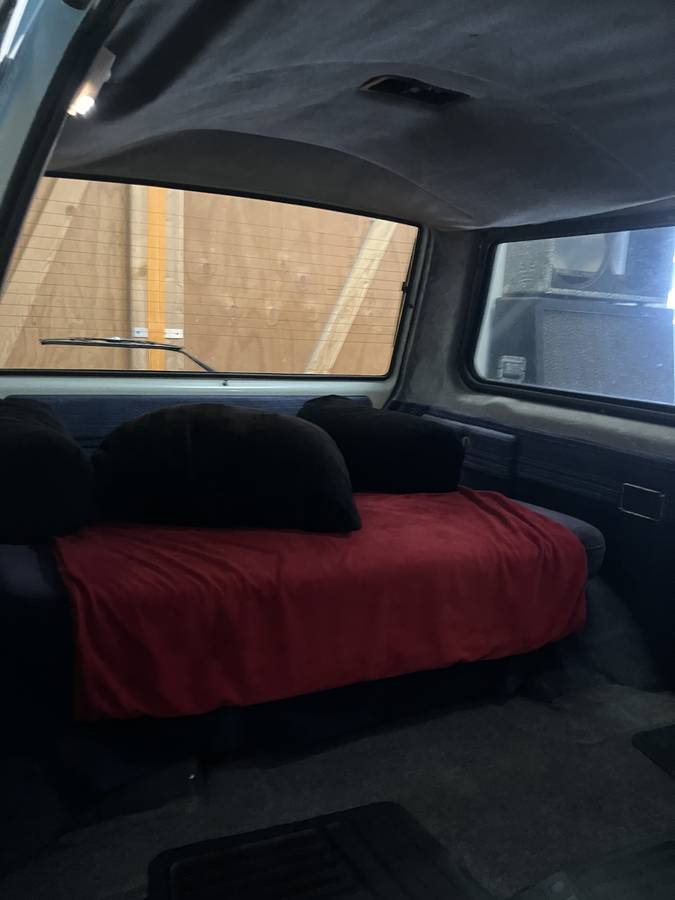 Toyota-van-1987-blue-16