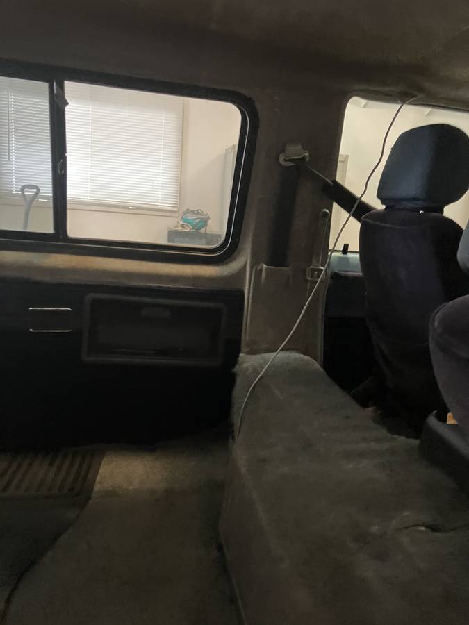 Toyota-van-1987-blue-19