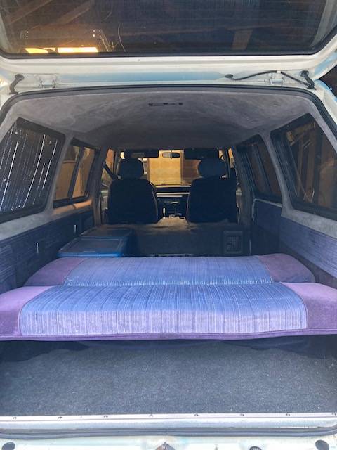 Toyota-van-1987-blue-2